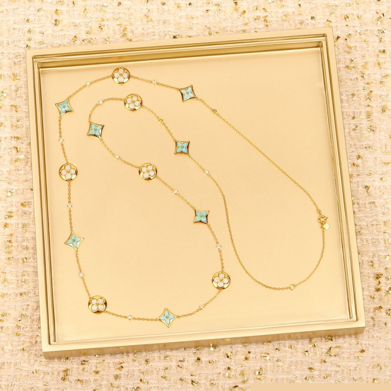 Ba*len*cia*ga necklaces